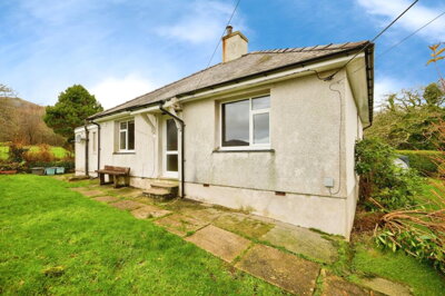 Property on Ffordd Caernarfon, LL55 4UU