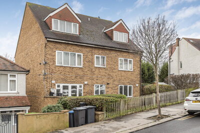 Property on SE25 6RJ