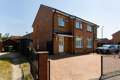Property on Calfhill Road, G53 5YJ