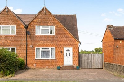 Property on Stuart Crescent, SO22 4AS