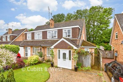 Property on Cranleigh Mead, GU6 7JS