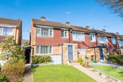 Property on Glenavon Gardens, GU46 6DE