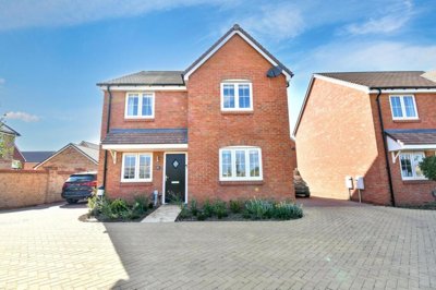 Property on Pitchfork Way, MK45 3QZ