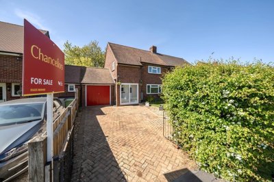 Property on Loundyes Close, RG18 3EB