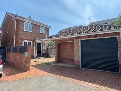 Property on Beaufort Way, S81 7NF