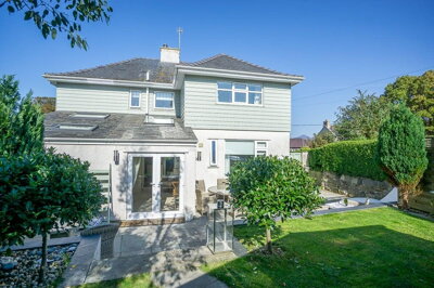 Property on Lôn Uchaf, LL53 6AL