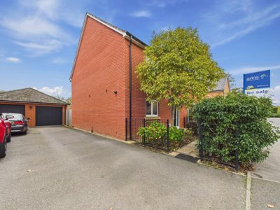 Property on Appleton Way, RG2 9RN