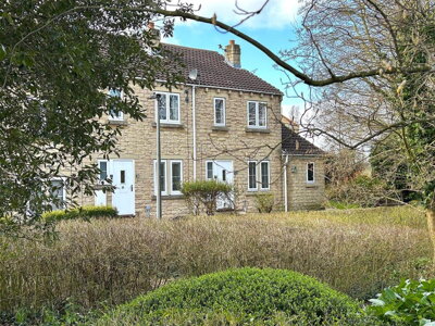 Property on Chestnut Green, LS25 5PN