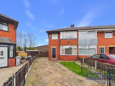 Property on Welwyn Close, M41 7WE