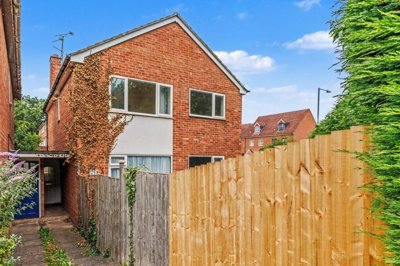 Property on Dalehouse Lane, CV8 2EP