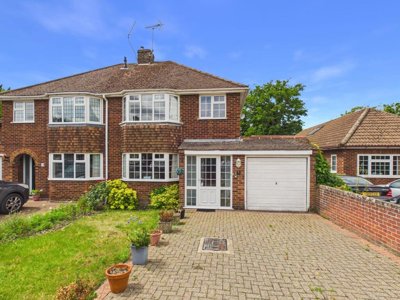 Property on Robindale Avenue, RG6 7JR