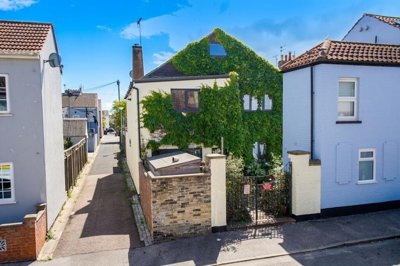 Property on Sandringham Road, NR32 2BU