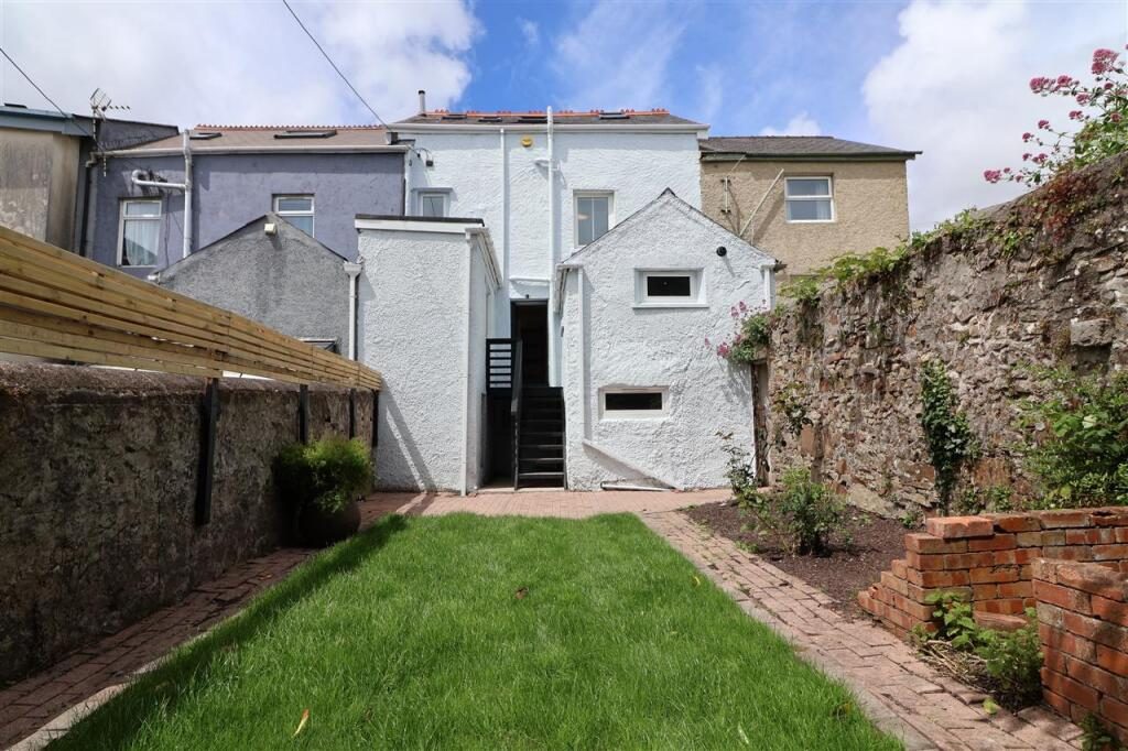 Property main image