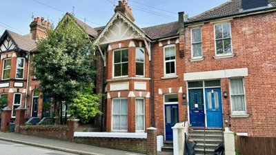Property on Old London Road, TN35 5LY