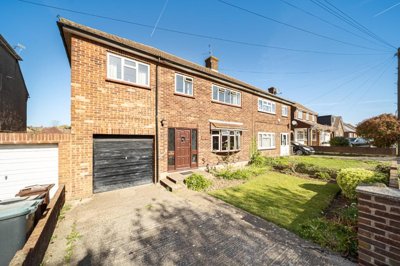 Property on Pickwick Gardens, DA11 8EJ