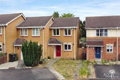Property on Richmond Avenue, RG19 3UG
