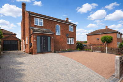 Property on Oakwood Avenue, CO5 8AX