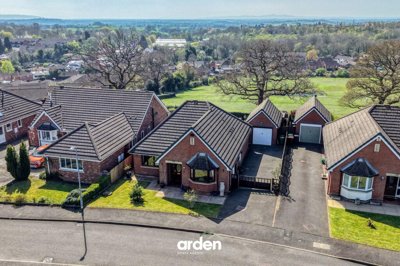 Property on Glenfield Close, B97 5FA