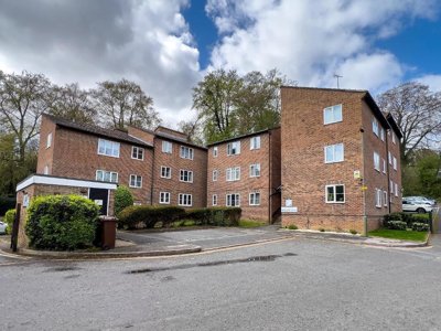 Property on Badgers Copse, BR6 0XB