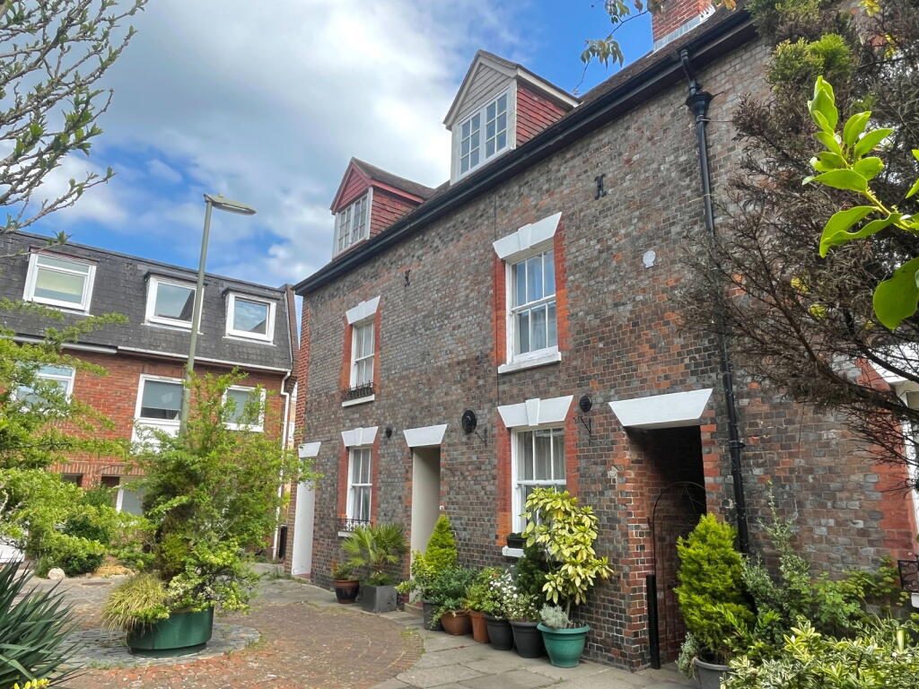 Terraced House