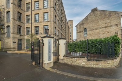 Property on Stoney Lane, HD3 4ZW
