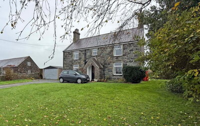 Property on Lôn Caeathro, LL55 2YA