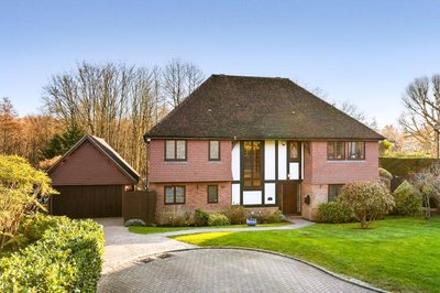 Property on Potters Close, TN25 4PX