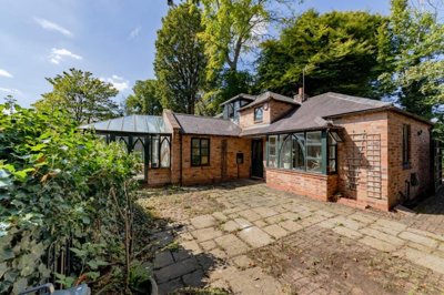 Property on LE2 1QZ