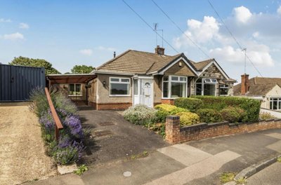 Property on Inlands Rise, NN11 4DQ