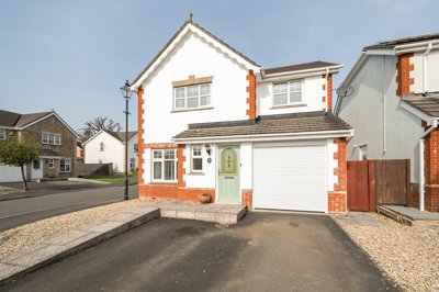 Property on Millstream Meadow, TQ13 0PG