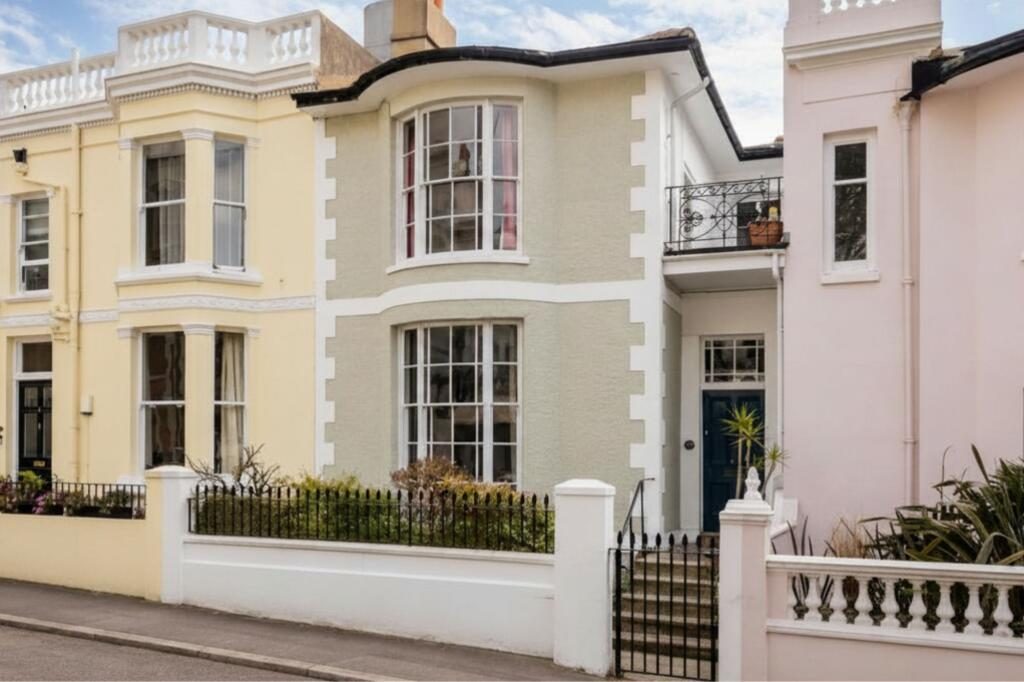 Terraced House