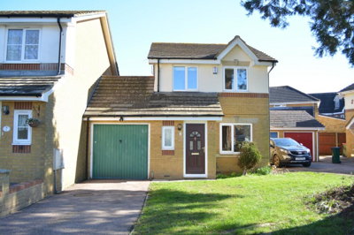 Property on Clitherow Gardens, RH10 6TT