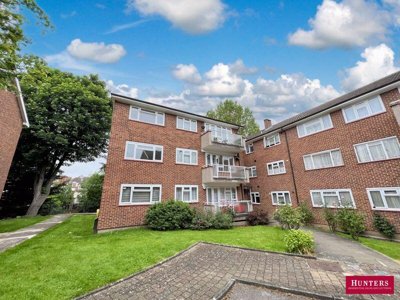 Property on Springbank, N21 1JH