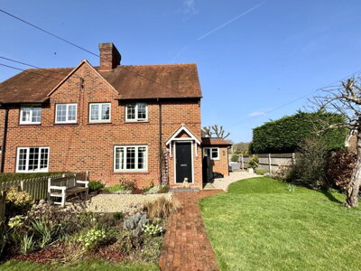 Property on Wedmans Lane, RG27 9BS