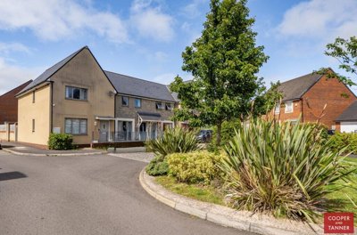 Property on Pinching Close, BA5 1FH