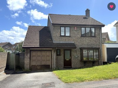 Property on Boscundle Avenue, TR11 5BX