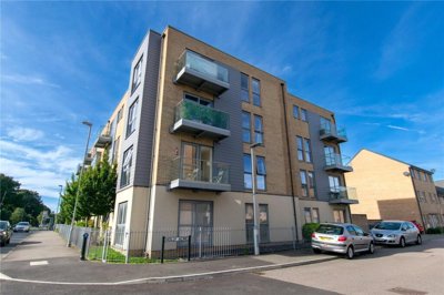 Property on Holly Acre, LU5 4UF