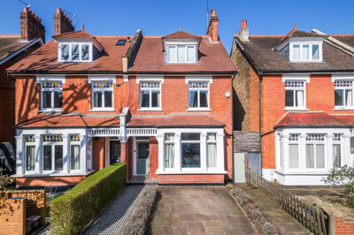 Property on Grove Park, SE5 8LE