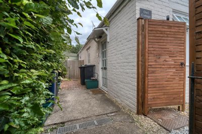 Property on Queen Street, SP8 4DZ