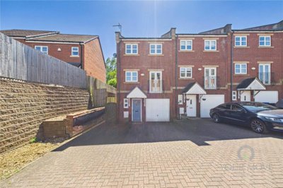 Property on Braunston Close, NN4 8QZ