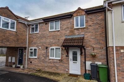 Property on The Brambles, GL13 9EF