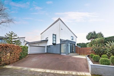 Property on Manor Way, BS8 3UY