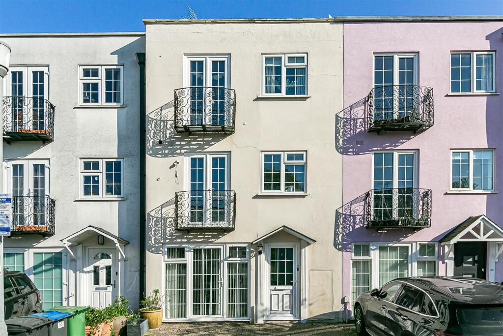 Terraced House