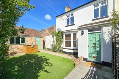 Property on Wellington Mews, HG4 1QU
