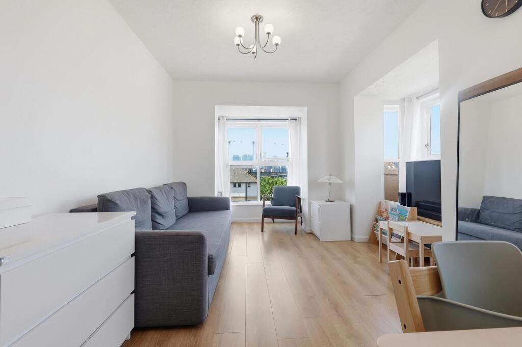 East Lodge, Royal Docks, E16