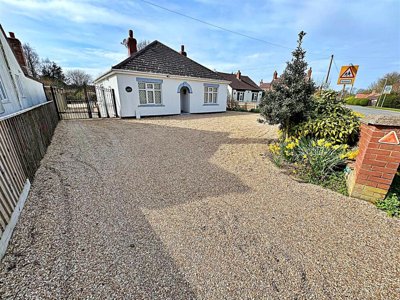 Property on Sea Dyke Way, DN36 5TZ