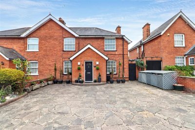 Property on WD6 1HJ