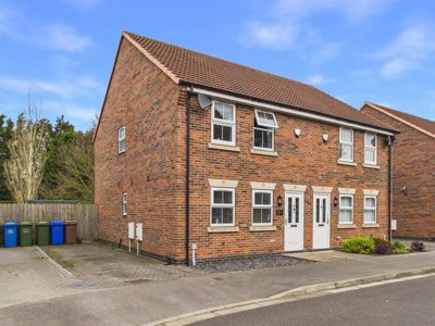 Property on Wentworth Close, HU15 2GF