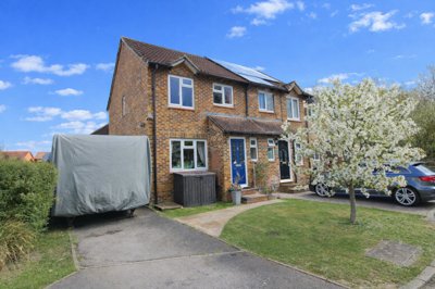 Property on Willow Tree Glade, RG31 7AZ