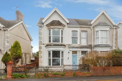 Property on College Square, SA15 1DT